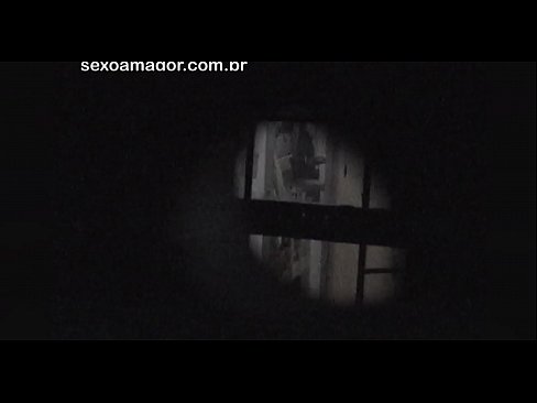 ❤️ Блондинку тайно снимает на видео соседский вуайерист, спрятанный за полыми кирпичами ️ Просто порно у нас ️❤