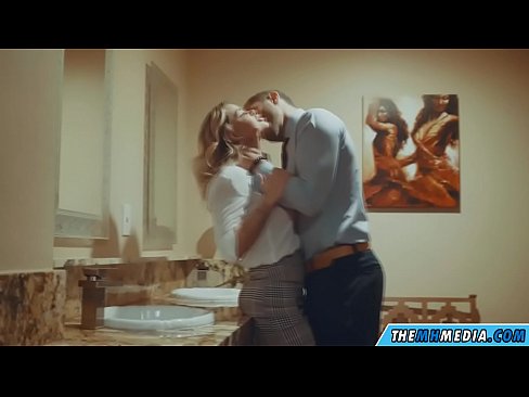 ❤️ когда грудастая блондинка соблазняет тебя в общественном туалете ️ Просто порно у нас ️❤